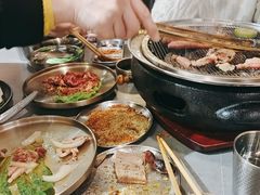 -围炉肉舍丹东海鲜烤肉·烤活鳗(步行街店)