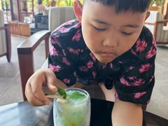 -亚龙湾喜来登·美景台大堂吧