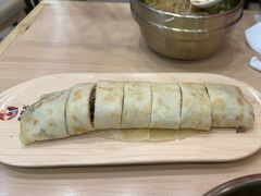 芝士爆浆黑椒牛肉卷-卷翻天·卷饼(欧亚商都店)