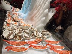 -雍容荟帝王蟹活龙虾展台自助(IFS黑金店)