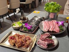 -围炉肉舍•炭烤活鳗•丹东海鲜烤肉(步行街店)