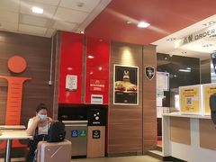 -麦当劳(汉口火车站候车室店)