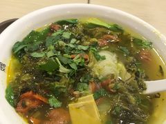 金汤酸菜肥肠米线-魏家凉皮(科技三路店)