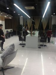 44-CARR SALON