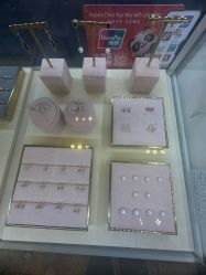 -Réluxe瑞兰穿耳(金光华广场店)