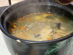 黄山石耳土鸡汤-徽镇小厨·经典徽菜(马连道店)