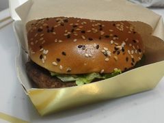 金樽肉酱安格斯厚牛堡-麦当劳(北京南站店)