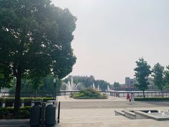 -奕欧来上海购物村停车场