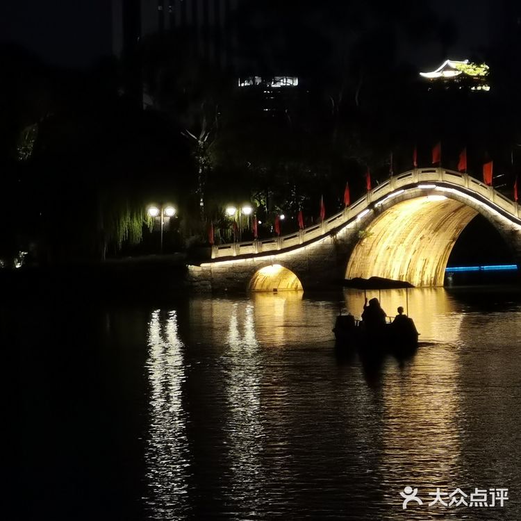 大梨的探店笔记  衣食住行，吃喝玩乐，一网打尽
