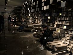 等候区-武商摩尔影城(国广IMAX激光店)