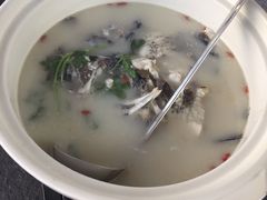 千岛湖浓汤鱼头-万景饭店·鱼街农家菜