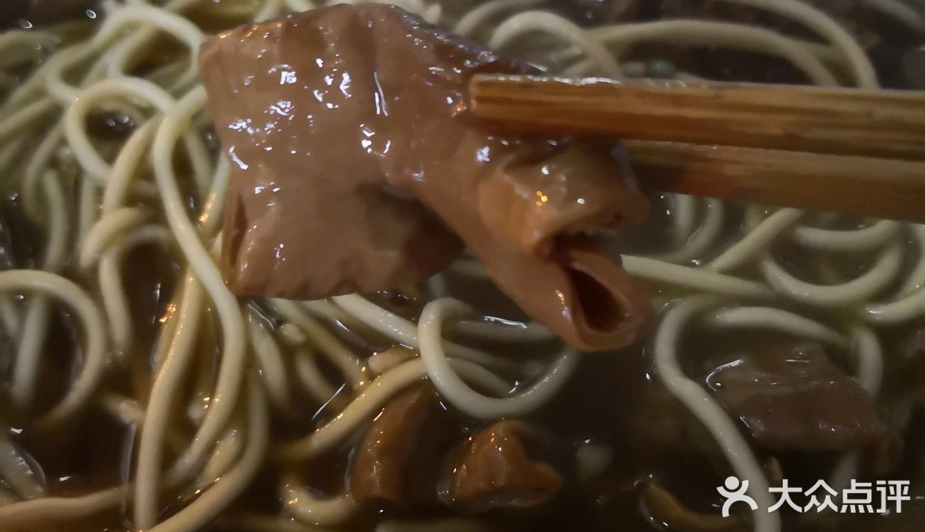 上周某个雨天晚上，没想到还是要排队的，这人气够牛