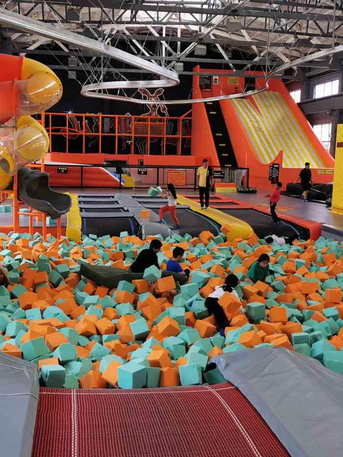 跃客蹦床公园m60店