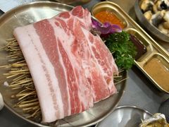 -围炉肉舍•炭烤活鳗•丹东海鲜烤肉(步行街店)