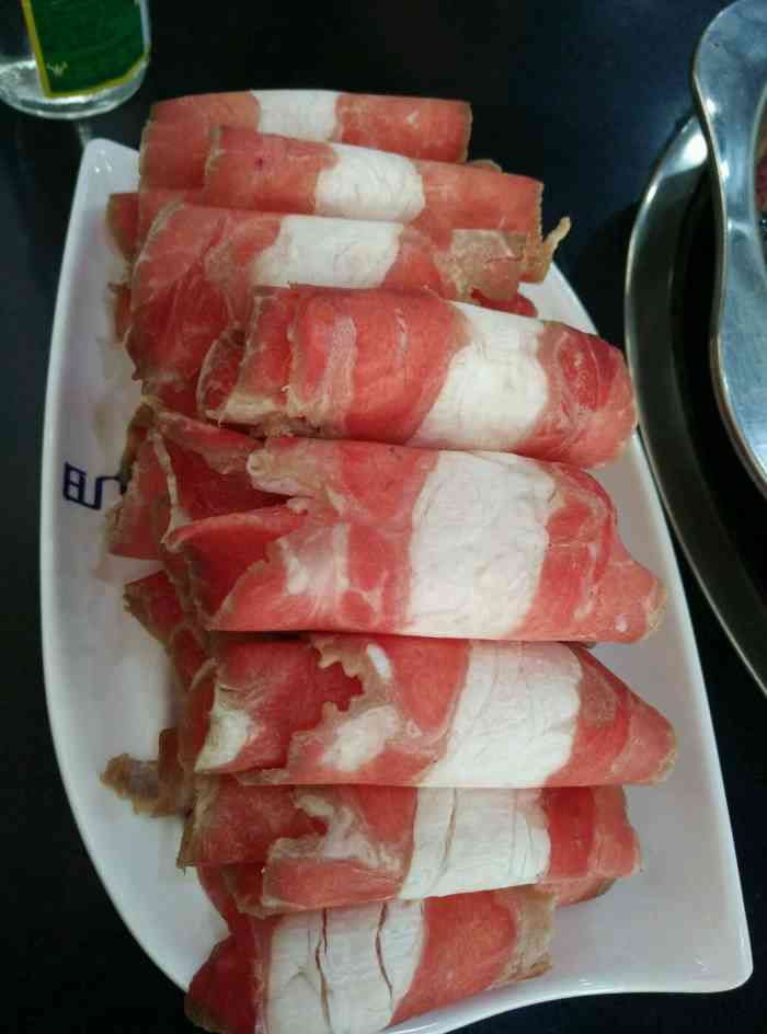 巴度火锅"新开业的时候去的,装修挺简单的,只是地方.