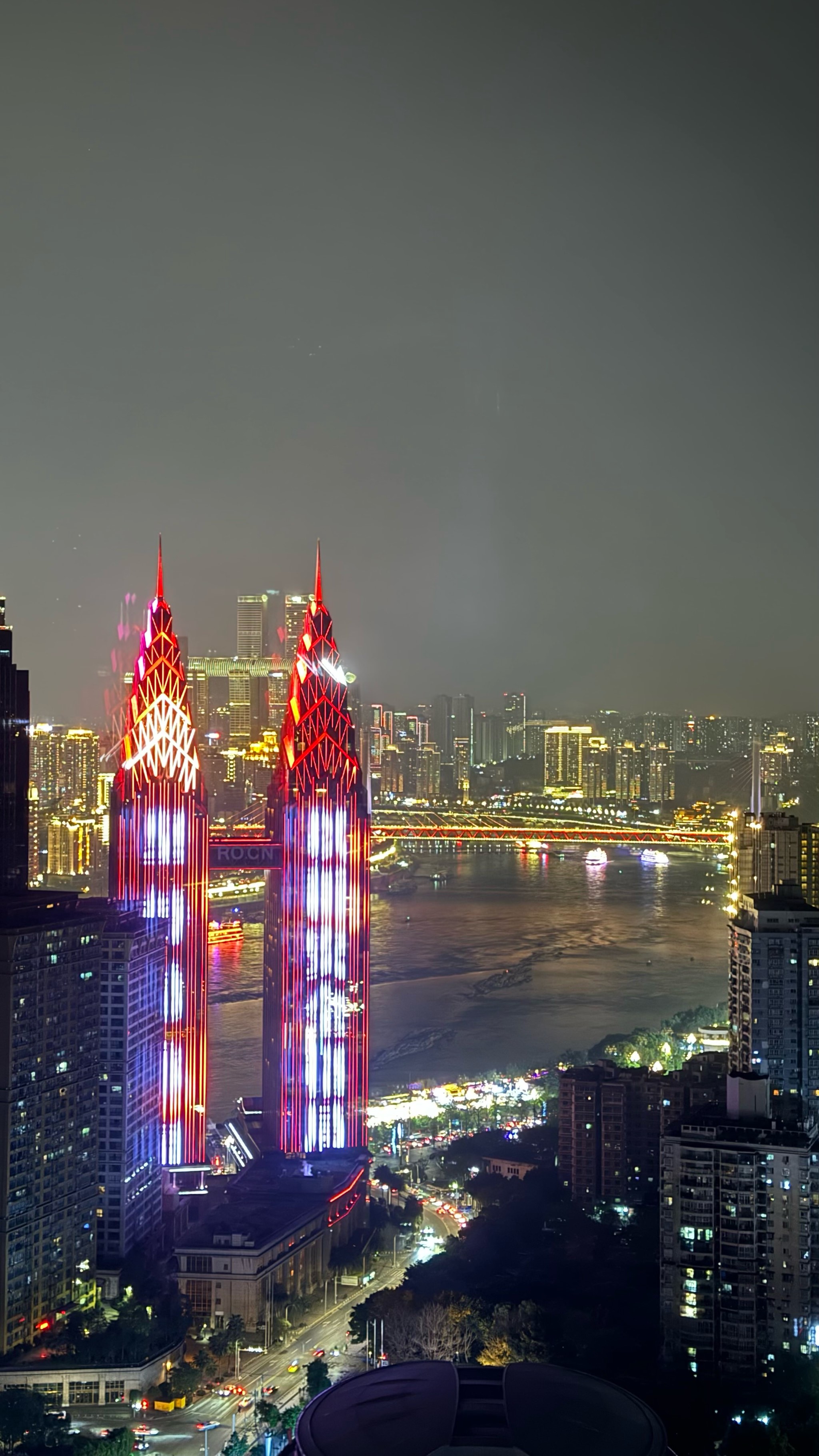 重庆万豪酒店天台夜景,俯瞰渝中半岛的灯火辉煌