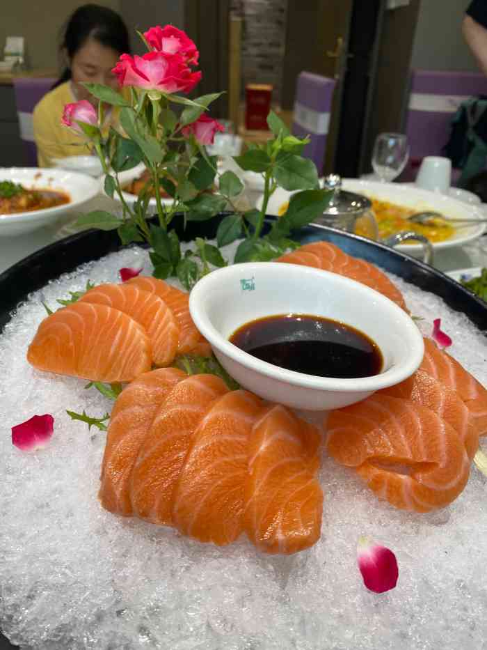 陶然居(南滨路店"重庆沿江两边的饭店都是用二楼往上做餐厅的.