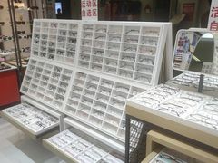 -美式眼镜·授权蔡司.依视路.尼康.豪雅.明月(人民广场店)