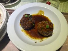 鸭蛋黄狮子头-福荣新中式餐厅