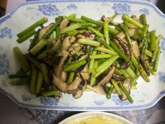 蘑菇-九寨沟石锅鱼(沣峪口二十年店)