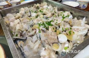 Steamed Fish Head with Clams