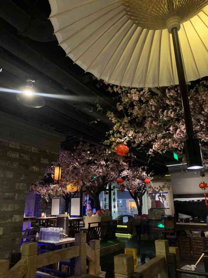 绿茶餐厅(西直门店)-"绿茶西直门店,周一去也是要排队,生意兴隆.
