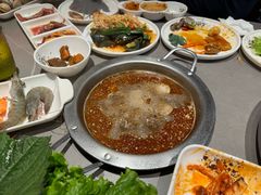 -黑金·寻焰自助百汇·烤肉·火锅(中街店)