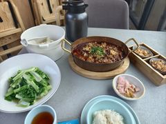 -有红鸡毛店·川菜(建设路店)