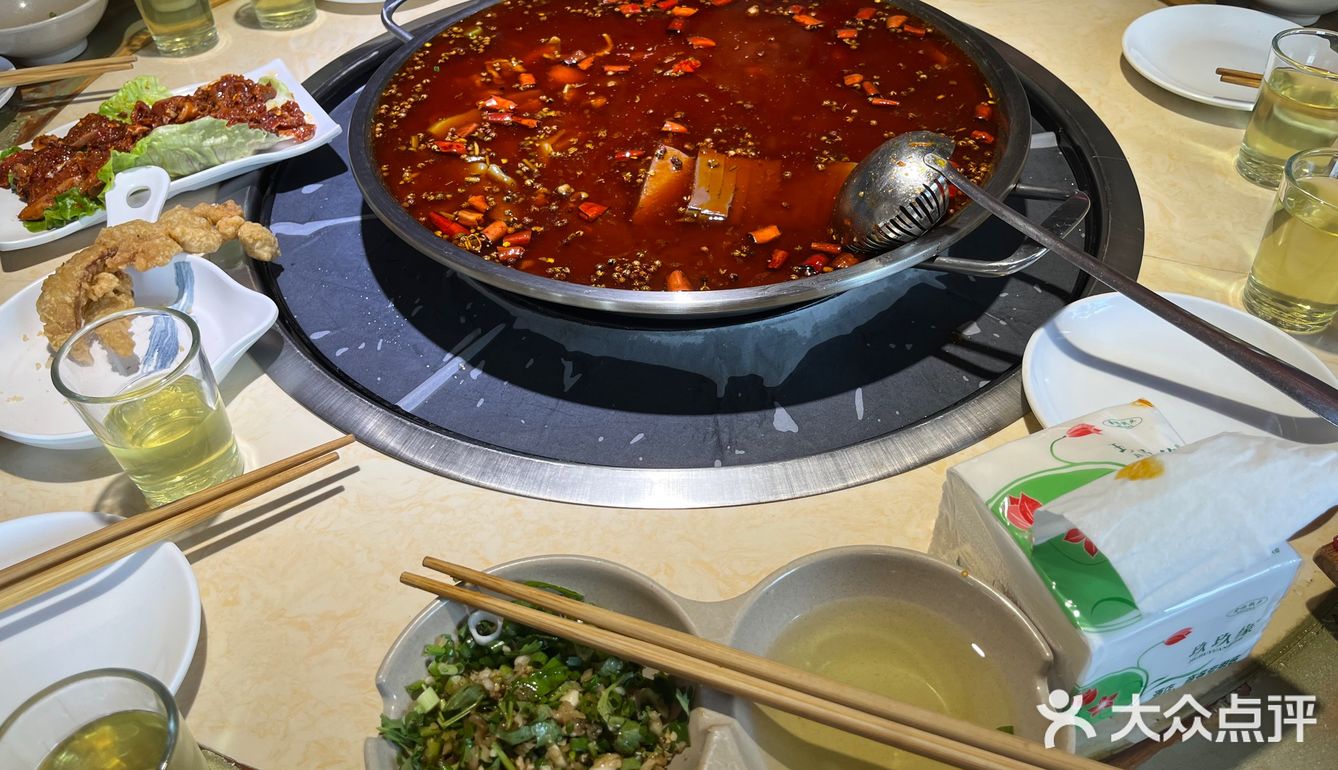 十陵街上还有环境这么好的兔火锅[惊叹]