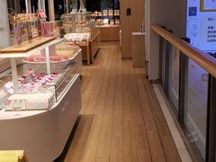 面包甜点陈列柜-好利来(东直门银座店)