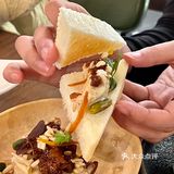 窗口位置往外望就是绿意，没有梧桐树是唯一的遗憾