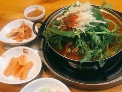 土豆排骨火锅-喇喇排骨火锅·传统韩式脊骨汤(望京西园总店)