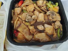 -杨铭宇黄焖鸡(新华路店)