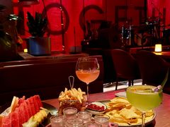 -FOUR PLAY BAR