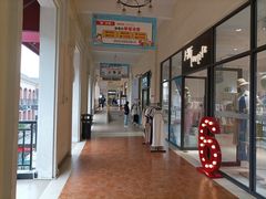 -王府井奥莱临潼小镇(临潼店)