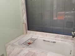 -上海滴水湖皇冠假日酒店