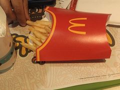 -麦当劳(汉口火车站候车室店)