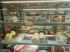 面包甜点陈列柜-顶东面包花园·生日蛋糕(香榭丽店)
