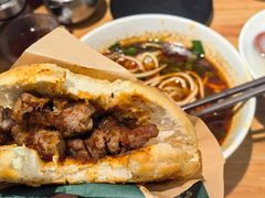 肉筋夹饼-嘻小北·兰州清汤牛肉面(太平洋森活天地店)
