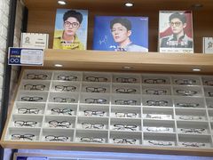 -诺柯视眼镜-蔡司依视路官方工厂店(淞南一店)