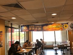 大堂-麦当劳(军博店)