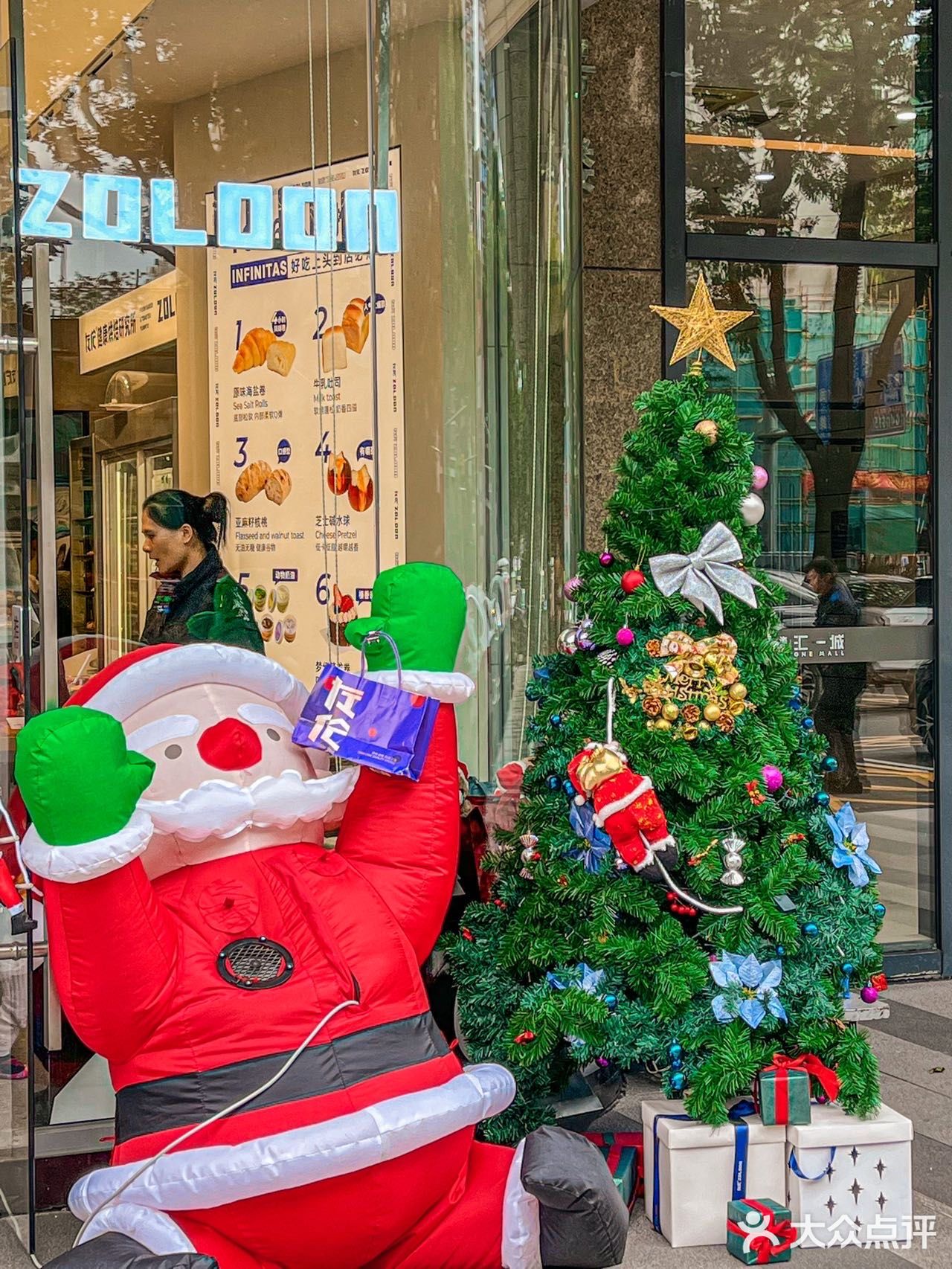 这家面包店！！！满满一墙圣诞🎄蛋糕🍰！
