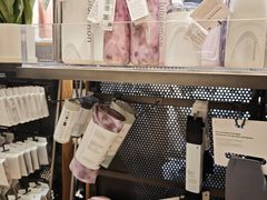 -lululemon(上海浦东IFC店)