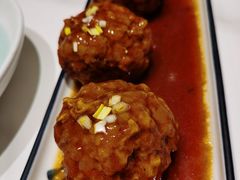 鸭蛋黄狮子头-梅飞酒家(名辉豪庭店)