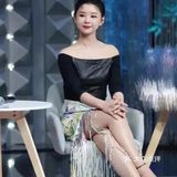 本来就162的身高,让她看起上去不光显矮