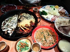 -周小明火锅(黑金冠社区店)