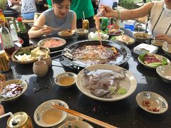 -茅草房·河畔园林火锅