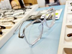 -天空之镜眼镜店蔡司依视路配镜授权零售店(望京颐堤港店)