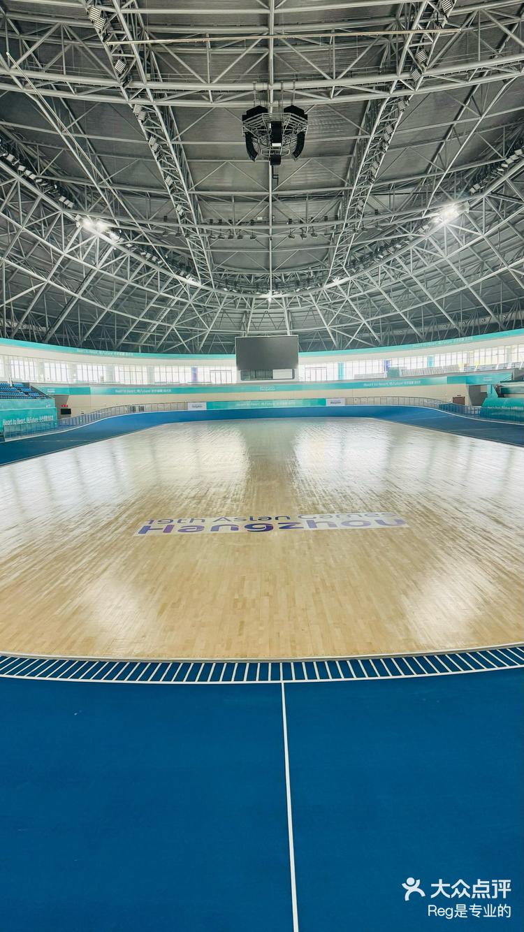 在亚运会标准场馆里跑步,你敢信?轮滑馆太棒了,给杭州点赞