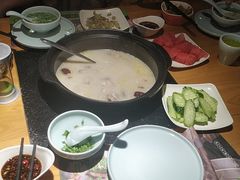 -洪氏嗨捞·广东猪肚鸡·椰子鸡火锅(西咸万象城店)